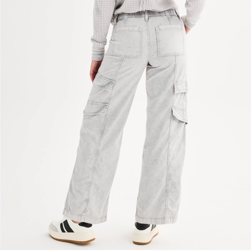 Juniors' SO® Low-Rise Wide Leg 6 Pocket Cargo Pants (Cloud Storage color) - Picture 2 of 4